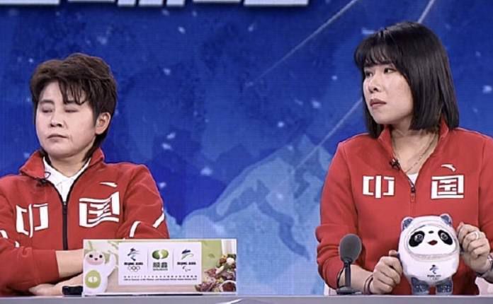 小莹客厅激情