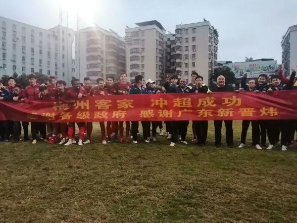 男人扒开美女狂揉电影
